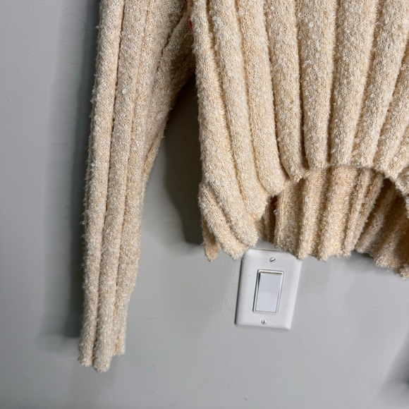 Urban Outfitters BDG Cropped Sweater - Picture 9 of 13